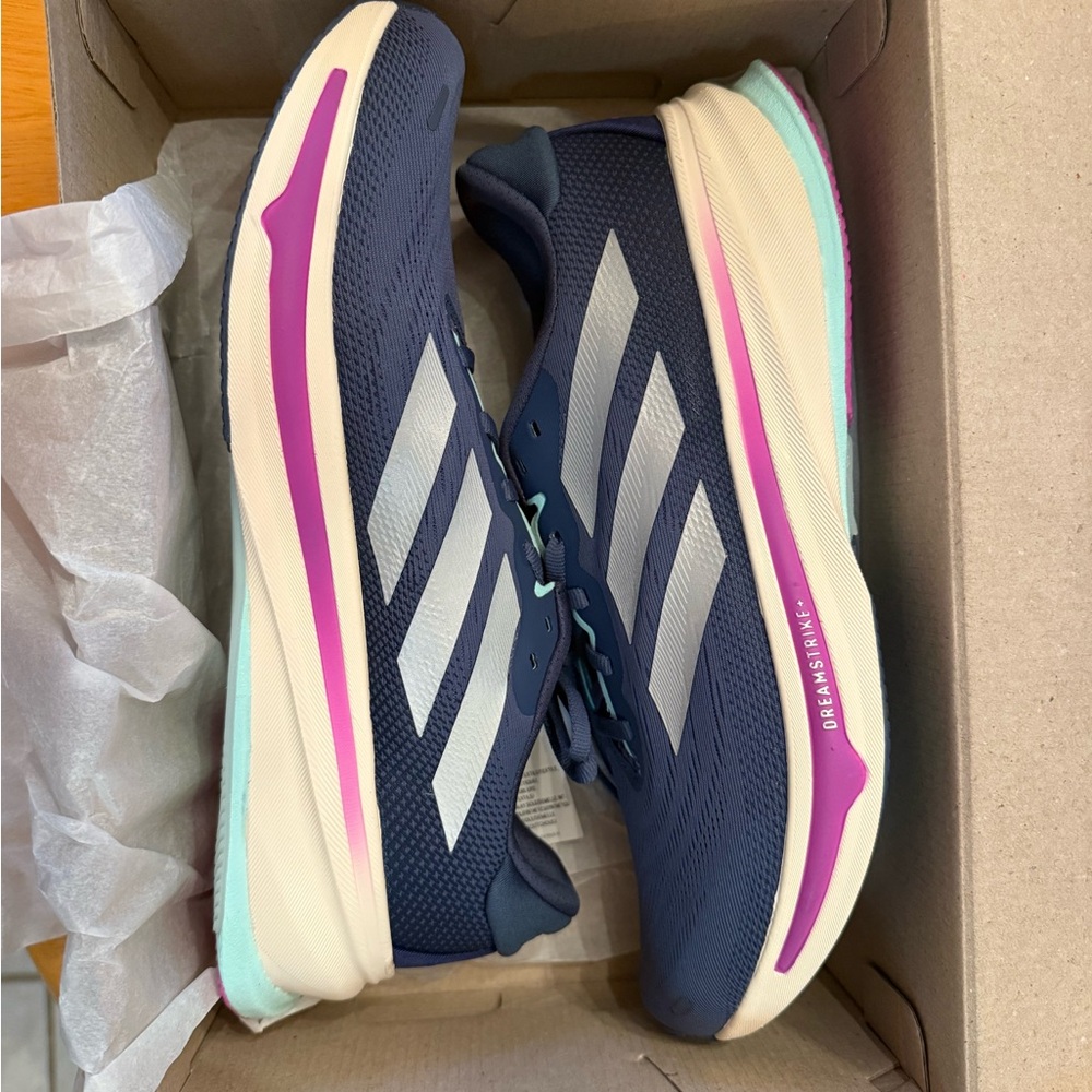 NIB adidas Supernova Rise 2 Running Shoes Sneakers - Size M 9.5/W 11